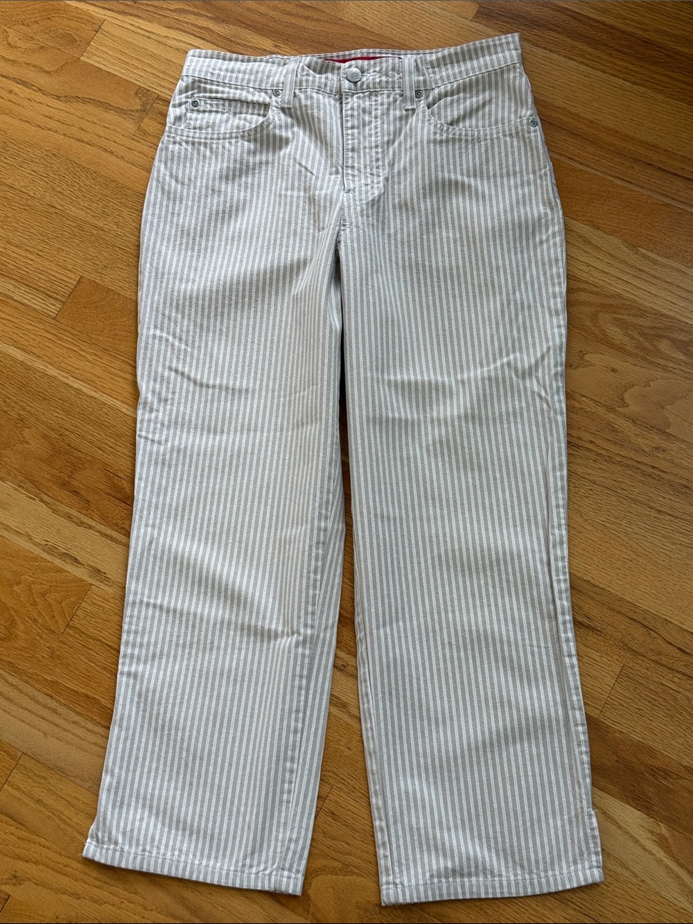 Gloria Vanderbilt Women's White and Tan Striped Capris